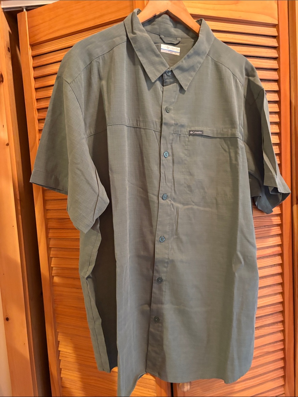 Columbia Men's Short Sleeve Button-Up Shirt — Olive